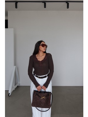 Özge Özgenç V Yaka Güpür Işlemeli Triko