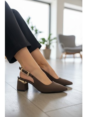 Enoch Kadın Sivri Burun Metal Tokalı Orta Yüksek Kalın Topuklu Arkası Açık Ayakkabı
