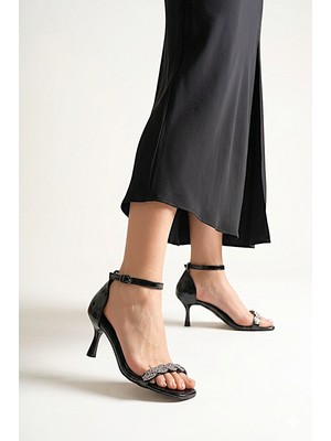 Gökhan Talay Audrey Esnek Yumuşak Kaymaz Taban (4 Cm) Siyah Rugan  Çapraz Burgu Gümüş Bantlı Kadın Topuklu Ayakkabı