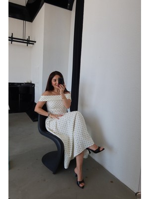 Özge Özgenç Madonna Yaka Puantiyeli Midi Boy Elbise