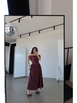 Özge Özgenç Madonna Yaka Puantiyeli Midi Boy Elbise