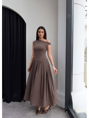 Esra Helvacı Kayık Yaka Pileli Elbise