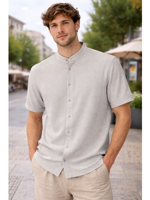 İnce Moda Giyim Erkek Hakim Yaka Kısa Kollu Gömlek – Dokulu Kumaş, Modern Kesim (Ekru / Siyah / Açık Gri)