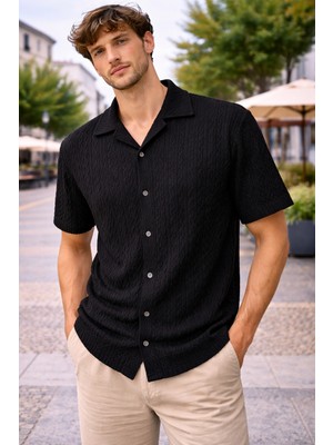 İnce Moda Giyim Erkek Kısa Kollu Kamp Yaka Dokulu Gömlek – Premium Örgü Kumaş, Modern Kesim (Siyah)