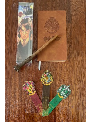Miamantra Harry Potter Temalı Hediye Seti /harry Potter Işlemeli Deri Defter, Asa Şeklinde Kalem ve 3 Adet Kitap Ayracı Seti-Model 3