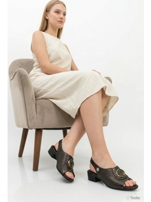 Mammamia Kadın Hakiki Deri Alçak Kısa Topuklu Şık Günlük Sandalet M27YS/2805