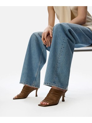 İpekyol Büzgü Efektli Topuklu Deri Terlik IS1260037041074