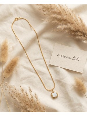 Mervan Takı Minimal Kare Uçlu Altın Renk Çelik Kolye