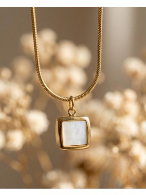 Mervan Takı Minimal Kare Uçlu Altın Renk Çelik Kolye