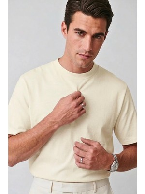 Guaraz Old Money Krem Erkek %100 Pamuklu Yumuşak Kumaşlı Yuvarlak Yakalı Oversize Basıc T-Shirt