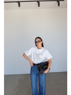 Özge Özgenç Meet Me Yazılı Tişört