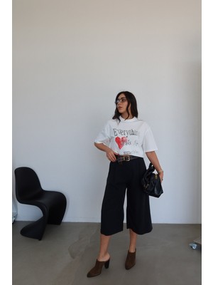 Özge Özgenç Pileli Bermuda Pantolon