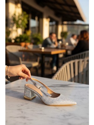 Enoch Kadın Sivri Burun Simli Metal Detaylı Alçak Kalın Topuklu Arkası Açık Ayakkabı