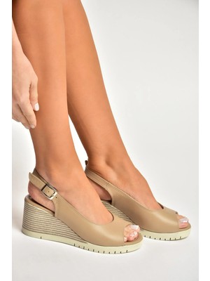 Fox Shoes Y555344003 Bej Hakiki Deri Dolgu Tabanlı Kadın Sandalet