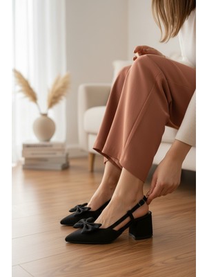 Enoch Kadın Sivri Burun Fiyonk Detaylı Orta Yüksek Kalın Topuklu Arkası Açık Ayakkabı