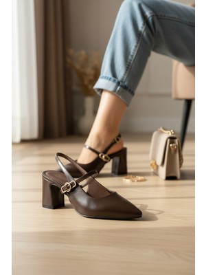 Enoch Kadın Sivri Burun Iki Bantlı Orta Yüksek Kalın Topuklu Arkası Açık Ayakkabı