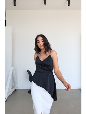 Özge Özgenç Asimetrik Kesim Saten Bluz