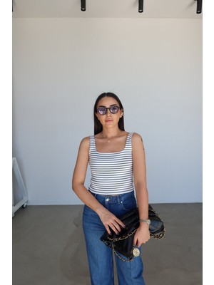 Özge Özgenç Çizgili Kalın Askılı Atlet