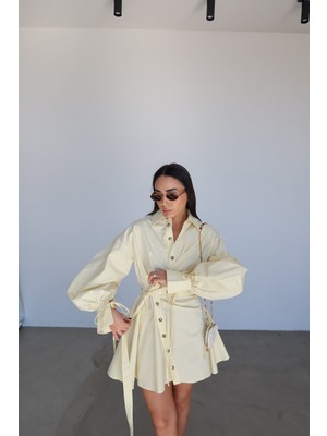 Özge Özgenç Belden Bağlamalı Tasarım Mini Elbise