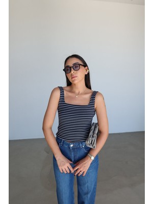 Özge Özgenç Çizgili Kalın Askılı Atlet