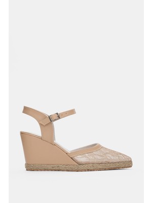 Selin Shoes Calindra Bilek Ayarlanabilir Toka ve File Detay Sivri Burun Hasır Kadın Topuklu Ayakkabı- Bej