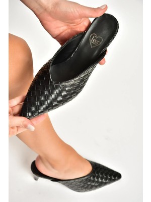 Fox Shoes Y654660709 Siyah Ince Topuklu Önü Kapalı Kadın Terlik
