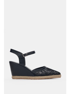 Selin Shoes Calindra Bilek Ayarlanabilir Toka ve File Detay Sivri Burun Hasır Kadın Topuklu Ayakkabı- Siyah