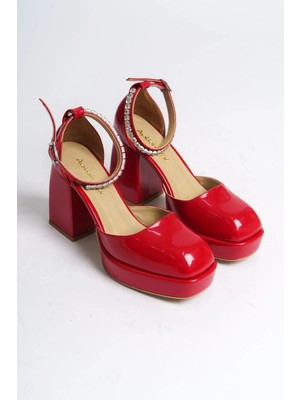 Ayakkabı Ateşi Kırmızı Rugan Taş Detaylı Özel Tasarım Alçak Topuklu Kadın Ayakkabısı Sandyo