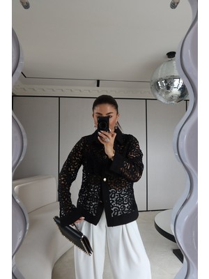 Özge Özgenç Gold Düğmeli Güpürlü Gömlek