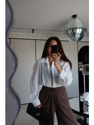 Özge Özgenç Omuzu Vatkalı Şifon Gömlek