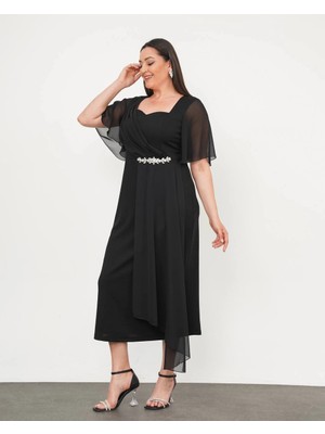 ModaSehle Kadın Büyük Beden Toka ve Tül Detaylı Kısa Kollu Yırtmaçlı Siyah Abiye Elbise