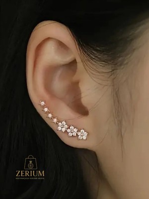 Zerium Taşlı Çiçek Elegansı – Modern ve Şık Kadın Çelik Küpe - Altın Renk