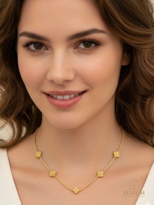 Zerium Minimalist Tasarımlı Yonca Motifli Çelik Kolye