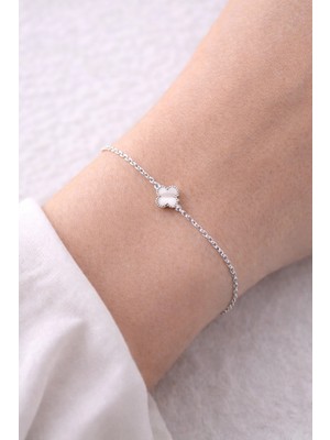 Nexgen Beyaz Sedef Taşlı Yonca Figürlü Gümüş Renk Çelik Bileklik Model 4 – Kararma Yapmaz, Minimal ve Zarif