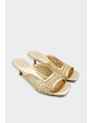 Laminta Monic Örgü Detaylı Gold Kadın Tek Bant Terlik