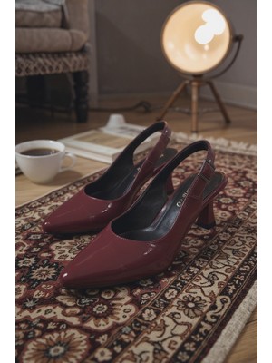 Enoch Kadın Sivri Burun Alçak Kadeh Topuklu Arkası Açık Rugan Şık Topuklu Ayakkabı