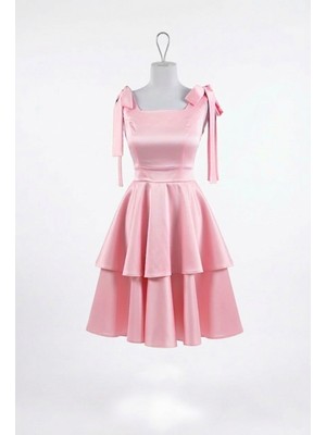 Pembe Saten Kumaştan Volanlı Etekli Mezuniyet Elbisesi