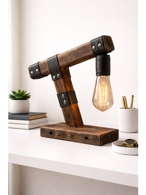 Yediotuz Digital Pazarlama Archer No.2 (The Industrial Soul) – Siyah Perçinli Deri ve Masif Ahşap Masa Lambası