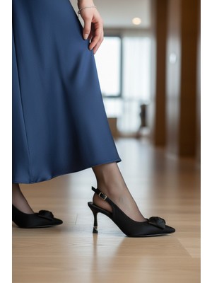 Enoch Kadın Şeffaf Kristal Topuk Detaylı Fiyonk Aksesuarlı Arka Bantlı Ince Kadeh Topuklu Ayakkabı