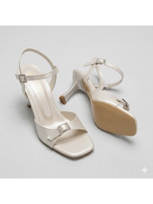 Kindep (Dekas) Ön Toka Detaylı Topuklu Kadın Ayakkabı Sedef