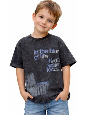 İrem Çocuk Giyim Erkek Çocuk Yıkamalı Model Blur Yazı Desenli Siyah Renk Tişört