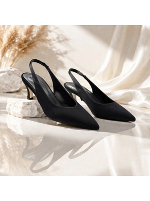 Kindep (Pine Cone) Kısa Topuklu Burnu Kapalı Kadın Ayakkabı Siyah