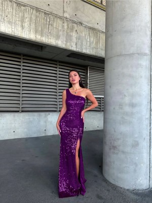 Woolnclyde Kadın Siyah Kadife Kumaş Tek Omuz Yırtmaçlı Sırt Detay Astarlı Pullu Maxi Abiye Elbise