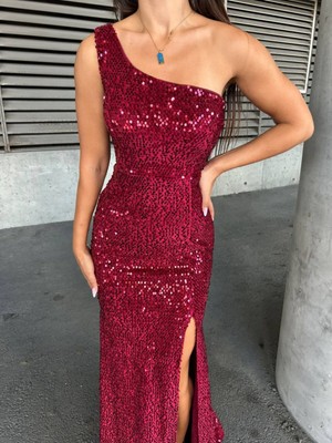 Woolnclyde Kadın Siyah Kadife Kumaş Tek Omuz Yırtmaçlı Sırt Detay Astarlı Pullu Maxi Abiye Elbise