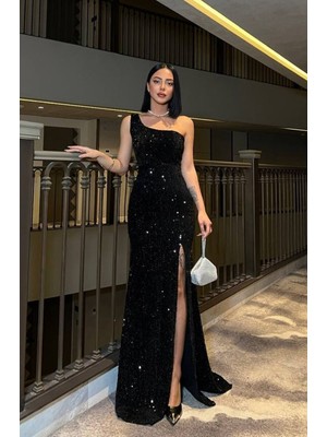 Woolnclyde Kadın Siyah Kadife Kumaş Tek Omuz Yırtmaçlı Sırt Detay Astarlı Pullu Maxi Abiye Elbise