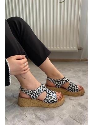Les Passent Kadın Tinge Beyaz Rugan Leopar Kalın Mantar Taban Ortopedik  Sandalet  K-250