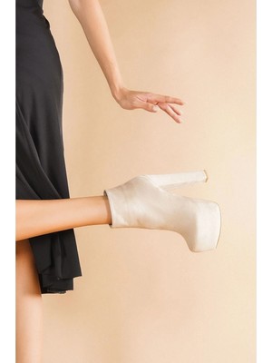 Ayakkabı Ateşi Punta Ten Süet Topuklu Kadın Bot