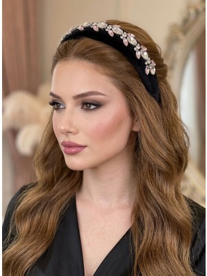 Parlak Taşlı Siyah Kadife Taç – Gelin, Kına ve Davet Için Şık Saç Aksesuarı