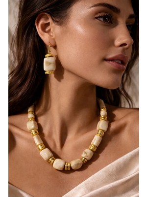 Solare Accessories Kemik ve Lav Taşı Detaylı Altın Kaplama Ara Parçalı Doğal Taş Kolye & Küpe Seti