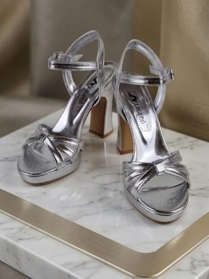 Elda Ayakkabı Gümüş Rengi Platform Topuklu Sandalet 11.5 cm – 2 cm Platform Şık & Davet Ayakkabısı